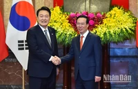 Chủ tịch nước Võ Văn Thưởng và Tổng thống Đại Hàn Dân Quốc Yoon Suk Yeol tại lễ đón.