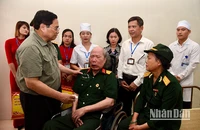 Thủ tướng Phạm Minh Chính thăm các thương binh nặng đang điều trị tại Trung tâm Điều dưỡng thương binh Nho Quan.
