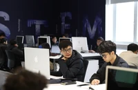 Tân sinh viên trúng tuyển vào Đại học Quốc gia Hà Nội từ khóa 2025 sẽ được đào tạo học phần “Nhập môn công nghệ số và ứng dụng trí tuệ nhân tạo”.
