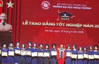 Trường đại học Ngoại thương tuyên dương các Thủ khoa tốt nghiệp xuất sắc.