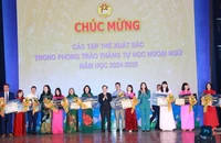 Các tập thể xuất sắc trong phong trào tháng tự học ngoại ngữ năm học 2024-2025.