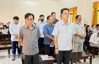Các bị cáo tại phiên tòa ngày 17/2.