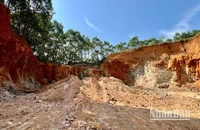 Khu vực khai thác đất, đá trái phép ở giáp ranh giữa địa phận thị trấn Phú Thịnh, huyện Phú Ninh và xã Tiên Phong, huyện Tiên Phước (tỉnh Quảng Nam).