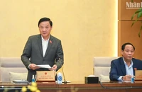 Phó Chủ tịch Quốc hội Nguyễn Khắc Định điều hành các nội dung thảo luận tại phiên họp, chiều 17/3. (Ảnh: Duy Linh)