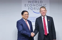 Thủ tướng Chính phủ Phạm Minh Chính và Thủ tướng New Zealand Chris Hipkins. (Ảnh: Dương Giang/TTXVN)