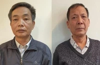 Bị can Đặng Ngọc Cầm (bên trái) và bị can Nguyễn Quốc Khánh (bên phải).