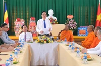 Bộ trưởng Dân tộc và Tôn giáo Đào Ngọc Dung đến thăm và chúc Tết Chôl Chnăm Thmây tại Hội Đoàn kết sư sãi yêu nước thành phố Cần Thơ.