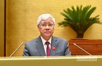 Chủ tịch Ủy ban Trung ương Mặt trận Tổ quốc Việt Nam Đỗ Văn Chiến trình bày báo cáo tổng hợp ý kiến, kiến nghị của cử tri và nhân dân gửi đến Kỳ họp thứ 9, Quốc hội khóa XV. (Ảnh: NHÂN DÂN)