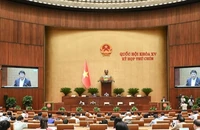 Quốc hội làm việc tại hội trường nghe Tờ trình và Báo cáo thẩm tra dự án Luật sửa đổi, bổ sung một số điều của Bộ luật Hình sự. (Ảnh: BÙI GIANG)