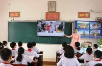 Chính quyền tỉnh Nam Định yêu cầu tiếp tục phát triển, nâng cao chất lượng đội ngũ giáo viên, bảo đảm nguyên tắc “có học sinh phải có giáo viên đứng lớp”. (Ảnh minh họa: MINH THUẬN)