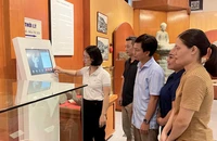 Bảo tàng tỉnh Nam Định trang bị máy tra cứu thông tin hiện vật 3D kết nối với phân hệ phần mềm không gian ảo, tăng hiệu quả trải nghiệm đối với du khách.
