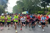 Các vận động viên tham gia giải Việt dã Báo Đồng Khởi năm 2024