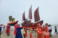 Lễ hội cầu ngư của làng Cam Lâm (Nghi Xuân, Hà Tĩnh) là dịp ngư dân gửi gắm, kỳ vọng một năm mới thuận buồm xuôi gió.