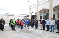 Lực lượng chức năng bắt giữ 56 đối tượng liên quan đến đường dây lừa đảo xuyên quốc gia.