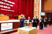 Các đại biểu bỏ phiếu bầu chức vụ Phó Chủ tịch Ủy ban nhân dân tỉnh Quảng Ninh Nhiệm kỳ 2021-2026.