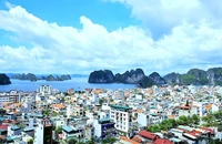 Một góc thành phố Hạ Long, Quảng Ninh.