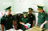 Kiểm tra vũ khí sẵn sàng chiến đấu tại Đồn Biên phòng Chiềng On.