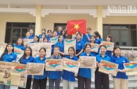 Phụ san đặc biệt của Báo Nhân Dân được dành tặng cho sinh viên các trường đại học, cao đẳng trên địa bàn tỉnh Sơn La.