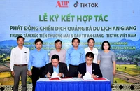 Quang cảnh lễ ký kết.