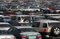 Ô-tô nhập khẩu được vận chuyển tại cảng Long Beach, California, Mỹ. (Ảnh: Getty Images/TTXVN)