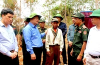 Đại diện Tư lệnh Quân khu 4 thăm Đội quy tập 192, Bộ Chỉ huy Quân sự thành phố Huế và động viên các lực lượng giúp đỡ đội quy tập.
