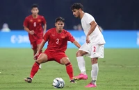 Đội tuyển Olympic Việt Nam lép vế trước các cầu thủ Iran. (Ảnh: VOV)