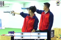Thu Vinh và Quang Huy mang về cho Bắn súng Việt Nam tấm Huy chương Vàng. (Ảnh: LĐBS)