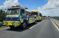 Cháy xe khách giường nằm trên cao tốc Trung Lương-Mỹ Thuận