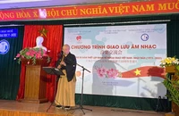Tiết mục biểu diễn của Nghệ sĩ sáo trúc Tachibana Saburo (Nhật Bản).