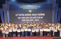 Các em học sinh giỏi tiêu biểu Thủ đô được tuyên dương khen thưởng năm học 2022-2023.