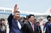 Tổng Bí thư, Chủ tịch nước Trung Quốc Tập Cận Bình đến Thủ đô Hà Nội, bắt đầu chuyến thăm cấp Nhà nước tới Việt Nam. (Ảnh: TTXVN)
