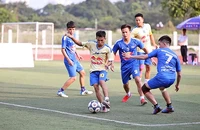 Các cầu thủ tranh tài tại Giải bóng đá nam thanh niên công nhân năm 2023.