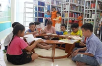 Bạn đọc nhiều lứa tuổi đến đọc sách tại Thư viện tỉnh Đồng Tháp.