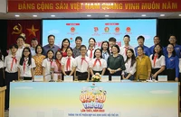 Các thành viên Ban tổ chức, đại diện đại biểu Phiên họp giả định "Quốc hội trẻ em" lần thứ nhất.
