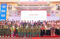 Các đại biểu chụp ảnh lưu niệm tại buổi lễ.