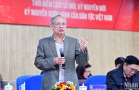 Phó Giáo sư, Tiến sĩ Đinh Xuân Thảo cho ý kiến phản biện tại Hội nghị.
