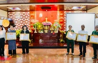 Trao bằng Tổ quốc ghi công 5 liệt sĩ Tiểu đoàn nữ biệt động Lê Thị Riêng.