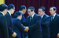 Thủ tướng Phạm Minh Chính chia buồn cùng gia đình nguyên Chủ tịch Đảng Nhân dân Cách mạng Lào, nguyên Chủ tịch nước Lào Khamtay Siphandone. (Ảnh: DƯƠNG GIANG/TTXVN)