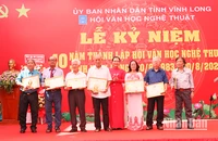 Khen thưởng các cá nhân có nhiều đóng góp cho sự nghiệp phát triển văn học, nghệ thuật.