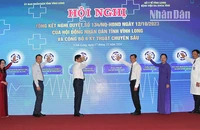 Ban tổ chức thực hiện nghi thức công bố 5 kỹ thuật chuyên sâu được chuyển giao.