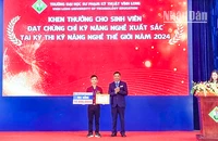 Khen thưởng cho sinh viên đạt giải trong kỳ thi kỹ năng nghề thế giới.