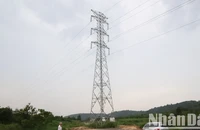 Do bị chồng lấn nên trụ điện T20 của Dự án Trạm biến áp 220kV Krông Ana được xây dựng trên đường Hồ Chí Minh đoạn tránh phía đông thành phố Buôn Ma Thuột.