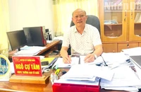 Mặc dù còn tám năm công tác nữa nhưng đồng chí Ngô Cự Tâm, Ủy viên Ban Thường vụ Huyện ủy, Trưởng Ban Tổ chức Huyện ủy Buôn Đôn cũng làm đơn xin nghỉ hưu trước tuổi, tạo điều kiện cho các cán bộ trẻ của huyện có điều kiện rèn luyện, phấn đấu, trưởng thành.