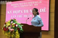 Phó Bí thư Thường trực Tỉnh ủy, Chủ tịch Hội đồng nhân dân tỉnh Đắk Lắk khóa X Huỳnh Thị Chiến Hòa trình bày tờ trình về việc đề nghị miễn nhiệm Chủ tịch Ủy ban nhân dân tỉnh Đắk Lắk khóa X, nhiệm kỳ 2021-2026, đối với ông Phạm Ngọc Nghị.