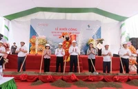 Các đại biểu tham gia lễ khởi công.