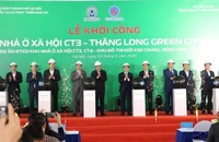 Các đại biểu khởi công dự án. 