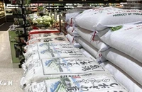 Gạo Nhật Bản được bày bán tại siêu thị. (Ảnh: Kyodo/TTXVN)