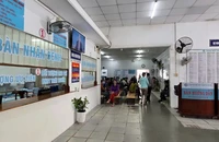 Người bệnh đến khám, chữa bệnh tại Bệnh viện Ung bướu thành phố Cần Thơ.