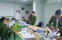 Nhiều tài liệu tại trụ sở Công ty Rance Pharma và Công ty Hacofood được cơ quan công an thu giữ để phục vụ điều tra. (Ảnh: CÔNG AN NHÂN DÂN)