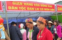 Gian hàng người Đan Lai trong Hội chợ phiên đầu xuân tại xã Môn Sơn.